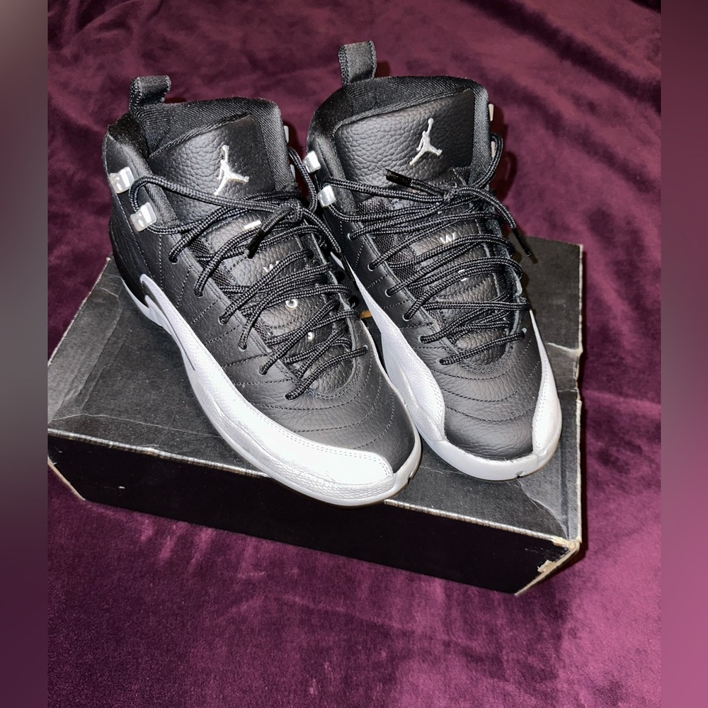Very great condition…..Jordan Kids Sneakers Black and White